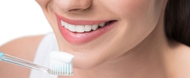 Co jest w paście do zębów? Lista najważniejszych składników i ich działanie