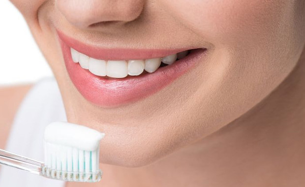 Co jest w paście do zębów? Lista najważniejszych składników i ich działanie