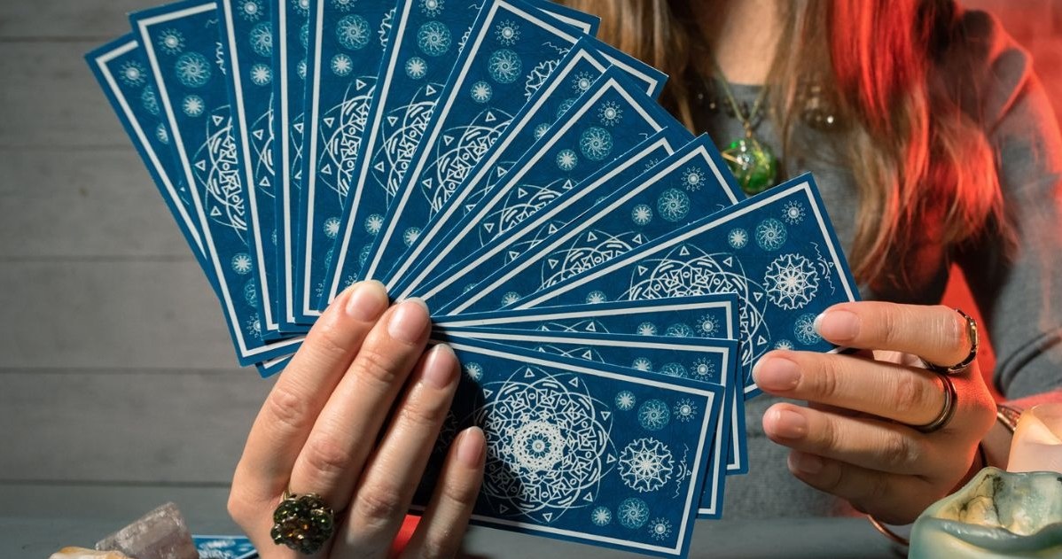 Co karty tarota mogą nam powiedzieć o naszej starości? /123RF/PICSEL