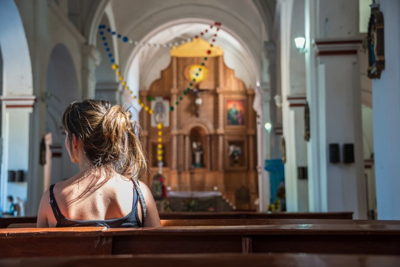 Co kościół może zaoferować współczesnym młodym kobietom? /123RF/PICSEL