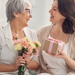 Co kupić mamie na Dzień Matki? Sprawdź najciekawsze propozycje prezentów z Hebe