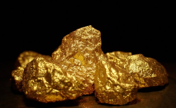 Co mają wspólnego trzęsienia ziemi ze złotem? Więcej niż myślisz