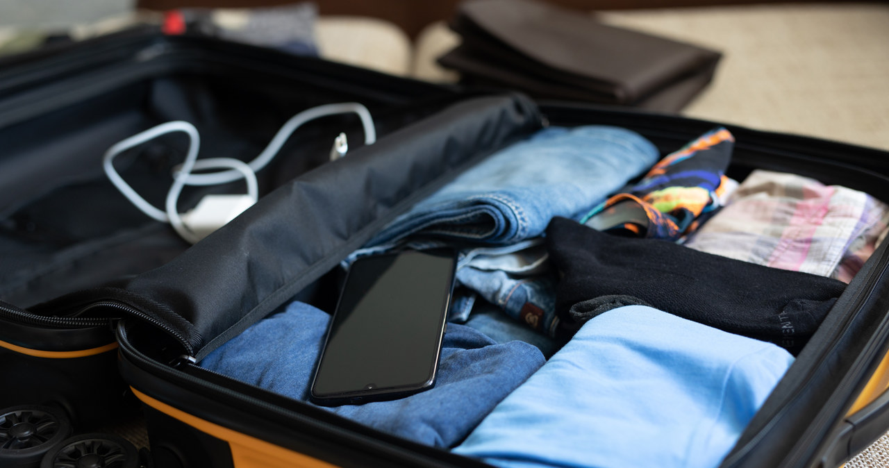 Co można zabrać do bagażu podręcznego w Ryanair? /123RF/PICSEL