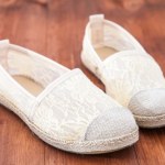 Co na lato zamiast sandałów i klapek? W tych butach stopa nie będzie się pocić 