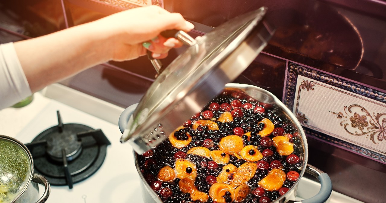 Co na Wigilię zamiast kompotu z suszu? Ta owocowa propozycja podbije serca całej rodziny /Pixel