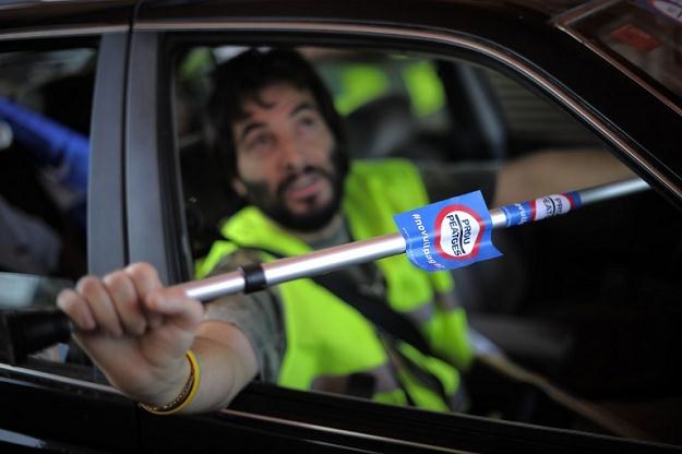 Co najmniej 10 tysięcy kierowców korzysta z hiszpańskich autostrad i odmawia płacenia za przejazd /AFP