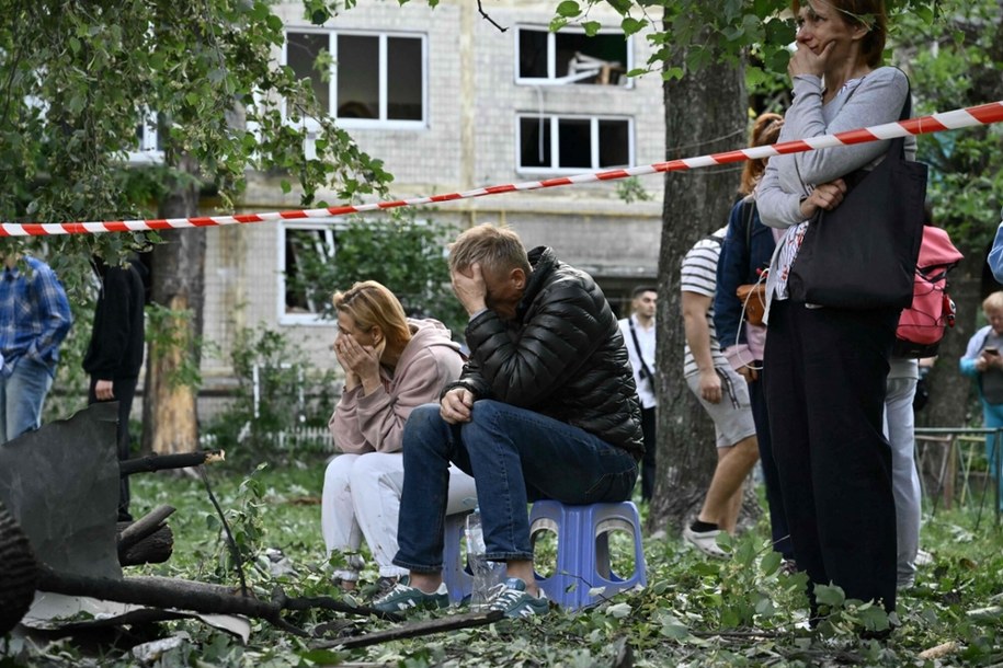 Co najmniej 14 osób zginęło, a 60 zostało rannych w Kijowie w wyniku rosyjskiego ataku w nocy z poniedziałku na wtorek /GENYA SAVILOV/AFP /East News