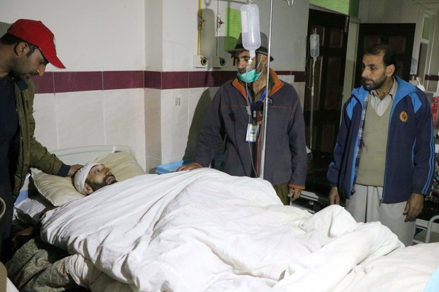 Co najmniej 15 osób zginęło, a kilkadziesiąt zostało rannych w starciach na indyjsko-pakistańskiej granicy w Kaszmirze /AMIRUDDIN MUGHAL /PAP/EPA