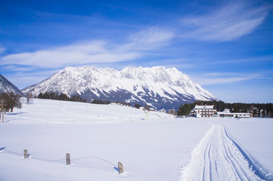 Co najmniej 6 osób poniosło śmierć pod dwiema lawinami, które zeszły w niedzielę w Alpach austriackich - poinformowała policja / 	Libor Sojka    /PAP