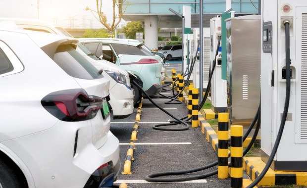 Co nas powstrzymuje przed zakupem elektryka? Wyniki badania są jednoznaczne