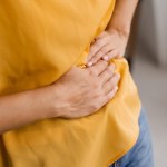 Co oznacza ból po prawej lub lewej stronie brzucha? Choruje ważny narząd