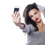 Co oznacza nagminna potrzeba robienia selfie?