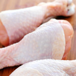 Co oznaczają białe prążki na mięsie z kurczaka?