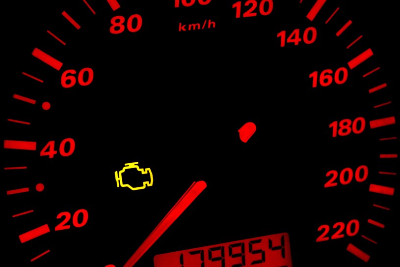 Co oznaczają poszczególne żółte kontrolki w samochodzie? Co robić, gdy zapali się jedna z nich? /Canva Pro /INTERIA.PL