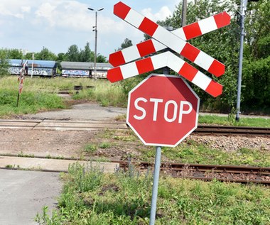 Co oznaczają wszystkie znaki i krzyże przed przejazdem kolejowym