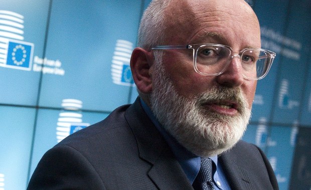 Co pan tu robi, panie Timmermans?