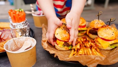 Co piąte dziecko w Polsce je fast foody codziennie. Alarmujące dane