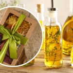 prezent Co podarować zamiast alkoholu? Goście coraz częściej wręczają sobie ten prezent