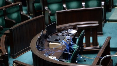 Co politycy mówią nocą w Sejmie? "Wiosna panie bracie. W powietrzu, sercu i sumieniu" 