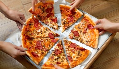 Co powiesz na pizzę albo burgera wieczorem? W pakiecie udar i nie tylko