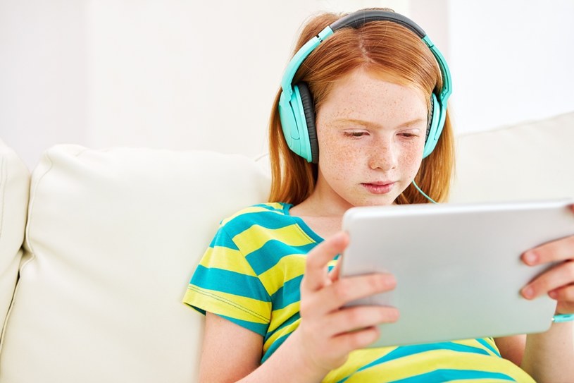 Co robią nastolatkowie w sieci? Czy są ostrożni online? Nowe badanie nie pozostawia wątpliwości /123RF/PICSEL