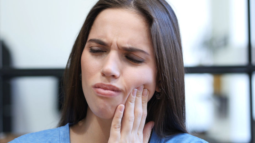 Co robić, gdy nagle zaczyna boleć ząb? /&copy;123RF/PICSEL