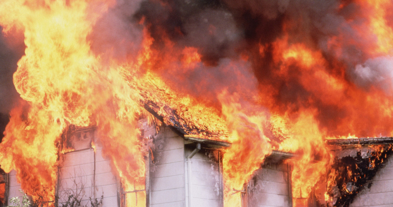 Co roku na skutek pożarów w naszym kraju ginie około 500 osób /© Glowimages
