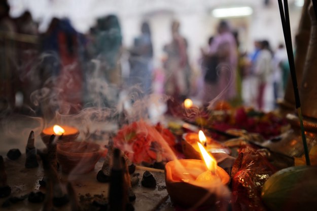 Co roku z okazji święta Vishu świątynie organizują konkursy pokazów sztucznych ogni /RAMINDER PAL SINGH    /PAP/EPA