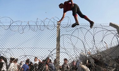 Co rząd Ewy Kopacz obiecał w sprawie przyjęcia uchodźców? Sprzeczne sygnały z koalicji 