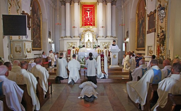 Co się dzieje z polskim Kościołem? Najnowsze dane nie pozostawiają złudzeń