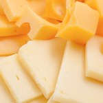 Co się dzieje z twoim ciałem, gdy jesz za dużo sera? Eksperci biją na alarm