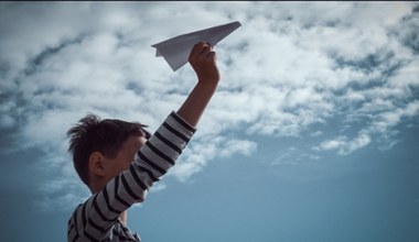 Co się stanie, gdy wypuścisz papierowy samolot z ISS? Sprawdzili!