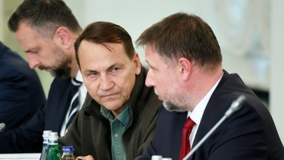 Co Sikorski ma na kurtce? Wicepremier wyjaśnia Telusowi