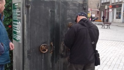 Co skrywa ponad stuletni sejf z Dzierżoniowa? Miasto szuka kasiarza, który go otworzy