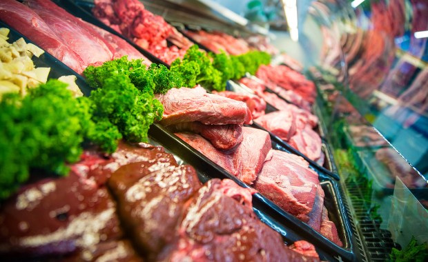 Co trzeci Polak szuka w dyskontach promocji na mięso