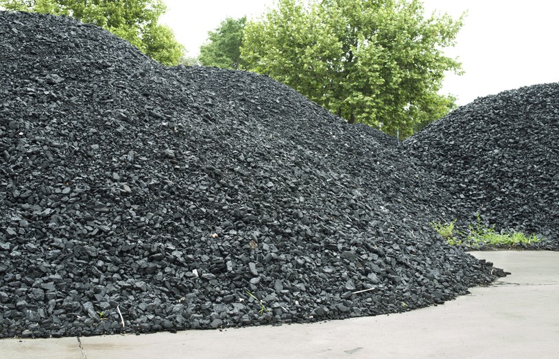 Co trzeci z 5 tysięcy składów węgla zawiesił działalność /123RF/PICSEL