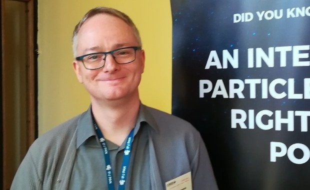 Co twój smartfon może robić w nocy? Podglądać... promieniowanie kosmiczne