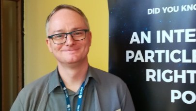 Co twój smartfon może robić w nocy? Podglądać... promieniowanie kosmiczne