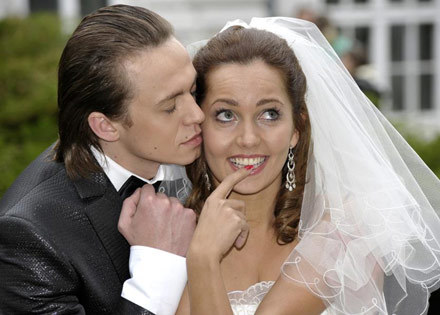 Co wydarzy się podczas ślubu Violi (Anna Prus) i Kuby (Piotr Ligienza)? /AKPA