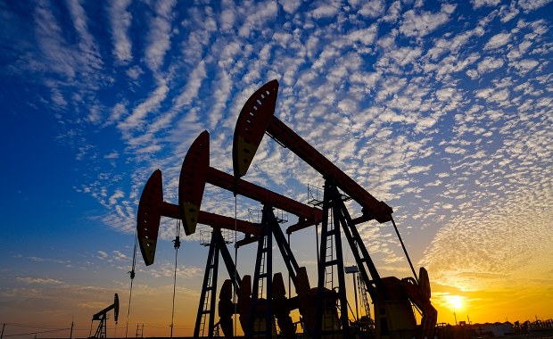 ​Co z cenami ropy po ataku na Iran? Analitycy przedstawiają możliwe scenariusze