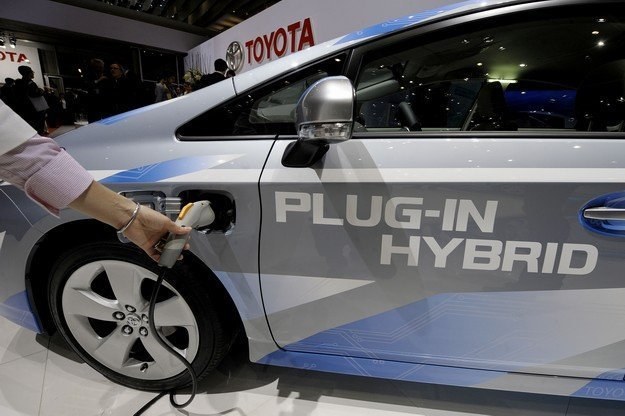 Co z elektrycznymi autami? /AFP