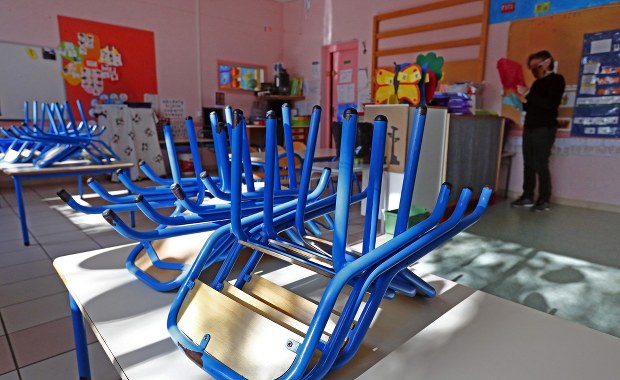 Co z obostrzeniami? Znamy nieoficjalne ustalenia rządu