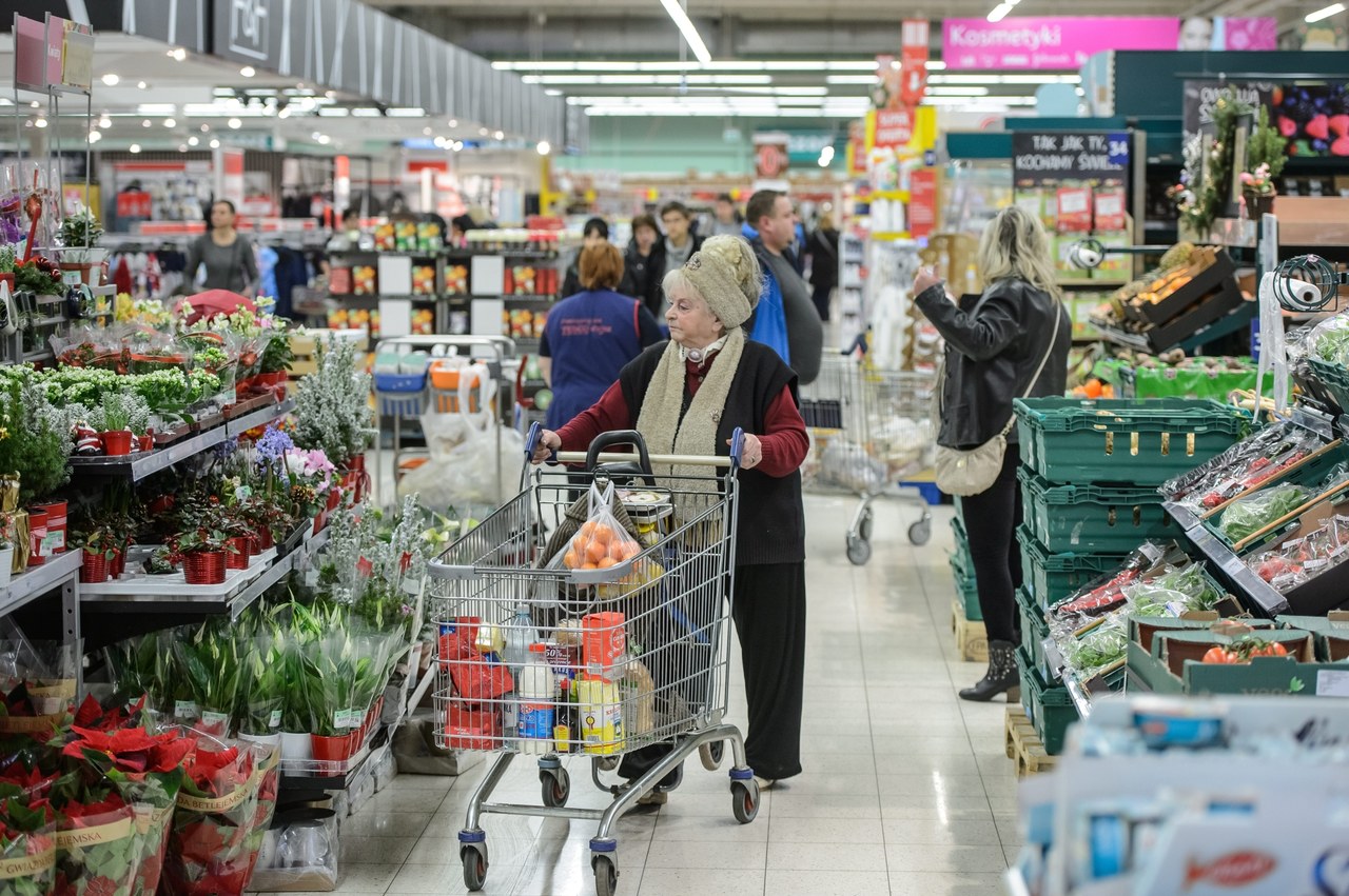 Co zdrożało najbardziej? W czołówce olej, cukier i cebula 