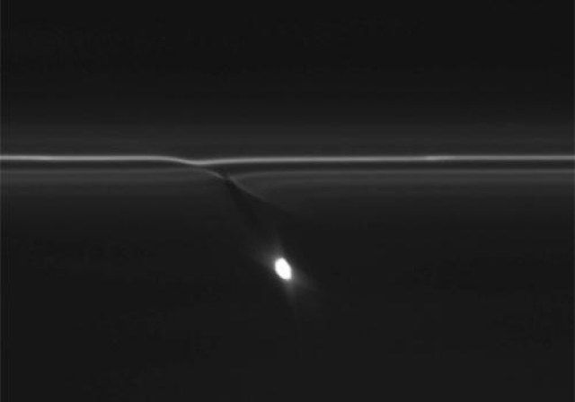 Co znalazło się na jednym z ostatnich zdjęć z sondy Cassini? /materiały prasowe