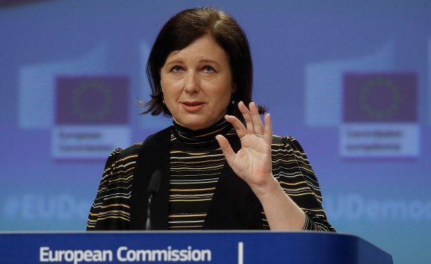 Co zrobi Komisja Europejska w sprawie „lex TVN”? Jest komunikat Jourovej