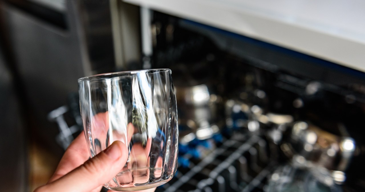 Co zrobić, by szklanki były czyste i lśniące po wyjęciu ze zmywarki? /Pixel