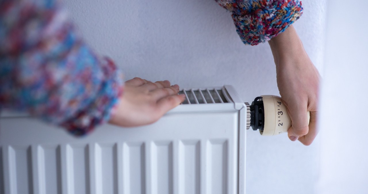 Co zrobić, gdy kaloryfer grzeje nierównomiernie? /123RF/PICSEL