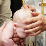 Co zrobić, gdy ksiądz odmawia ochrzczenia dziecka?