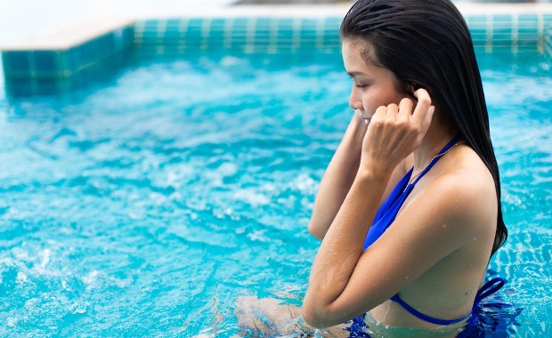 Co zrobić, gdy na urlopie zatka nam się ucho?