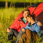 Co zrobić, gdy nastolatek chce wyjechać  z sympatią pod namiot